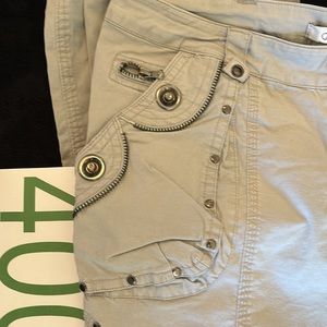 C A C H’E kaki distressed size 2 pants  can cinch the leg openings. Zip front